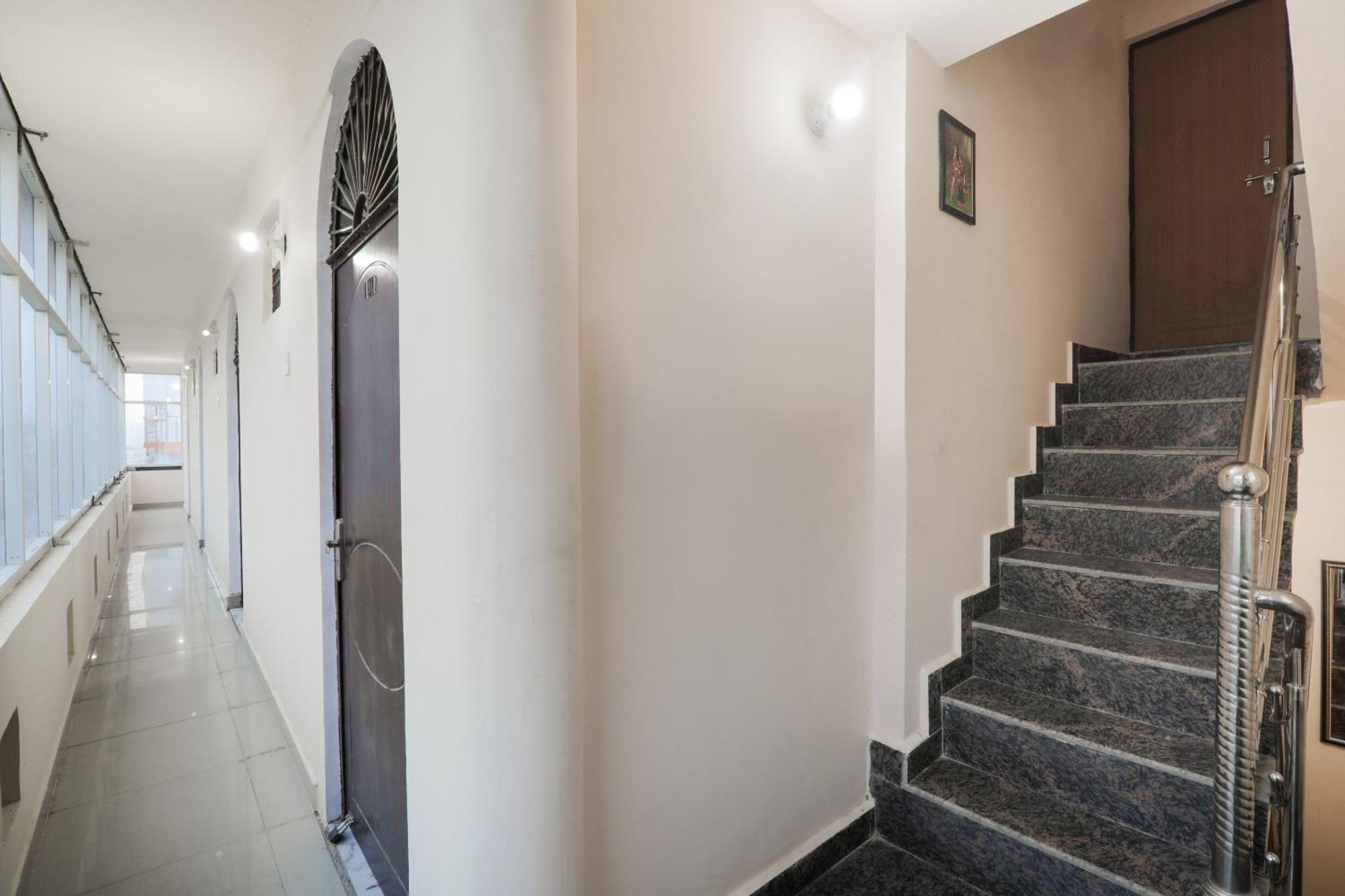 Hotel O Aastha Near Chaudhary Charan Singh International Airport Bijnaur المظهر الخارجي الصورة